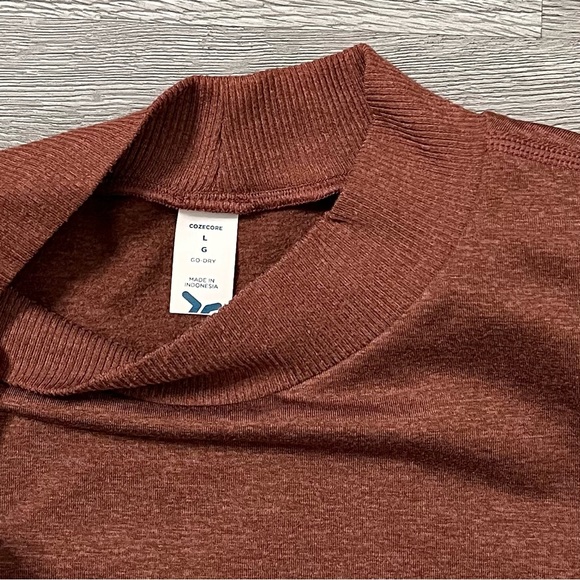 Old Navy Cozecore Go Dry High Neck Tank - Picture 3 of 4